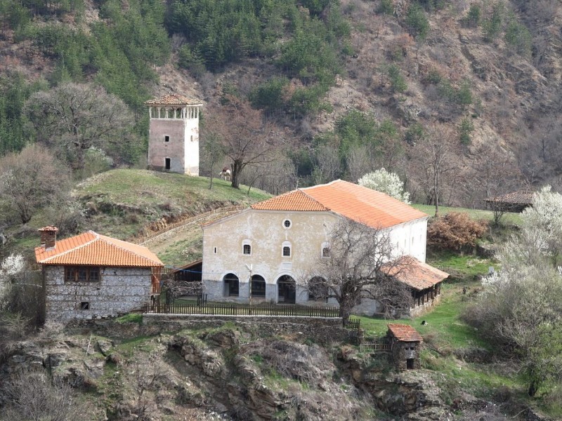 204758 1200px-chourilovo-monastery-1067x800
